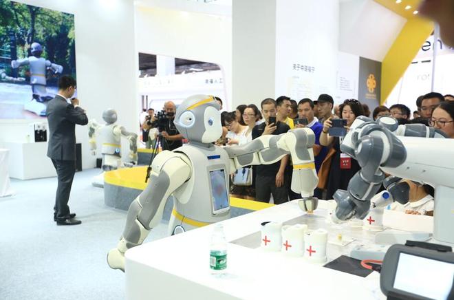 “機”動時刻，智領未來 中瑞福寧機器人閃耀2018世界機器人大會